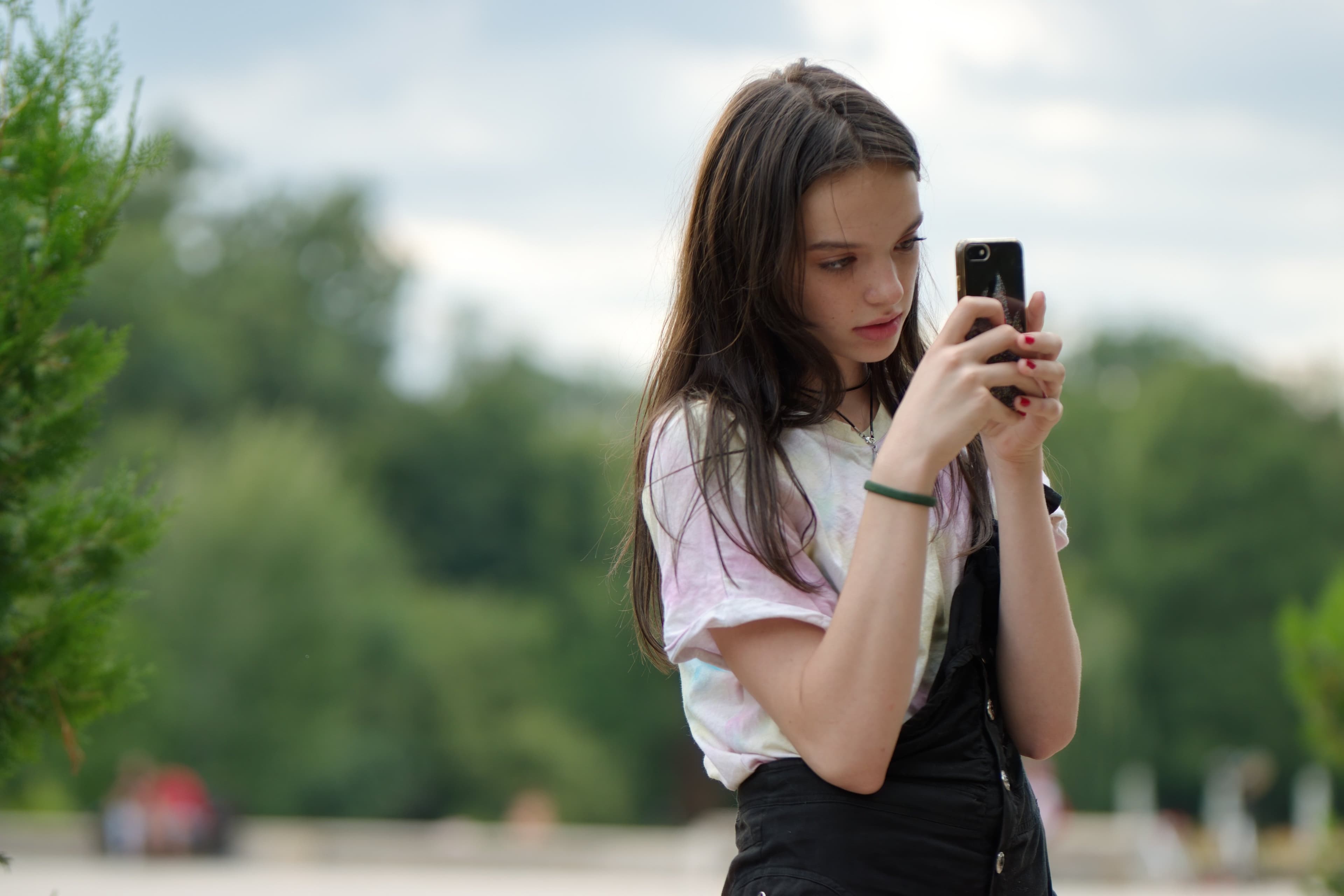 Sindromul „Lucky Girl”. Ce înseamnă acest trend pentru copilul tău și la ce trebuie să fie atenți părinții