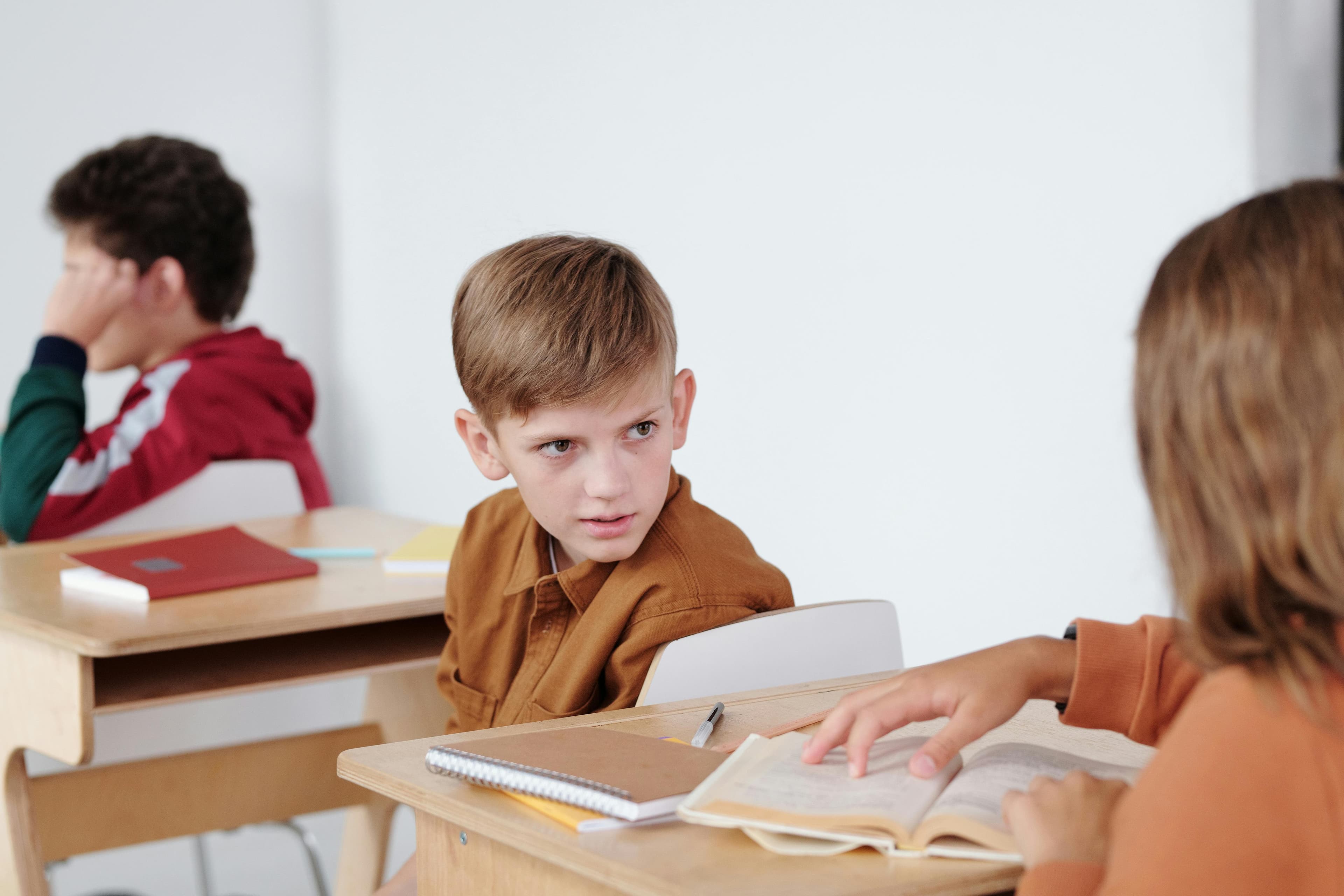 Este „gentle parenting” vinovat pentru violența din școlile primare?
