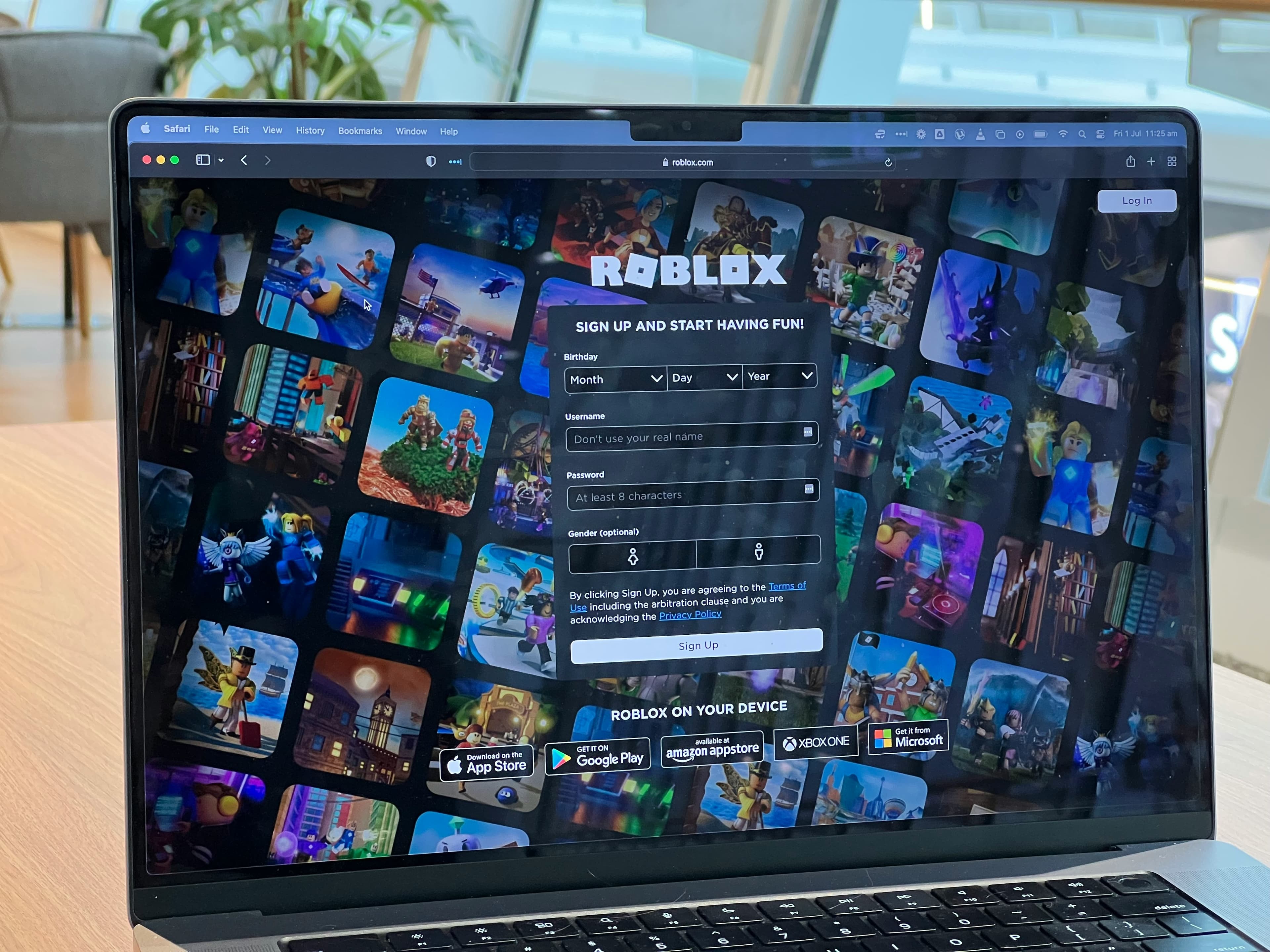 Părinții ar trebui să își monitorizeze copiii „24 din 24” pe Roblox, avertizează un developer
