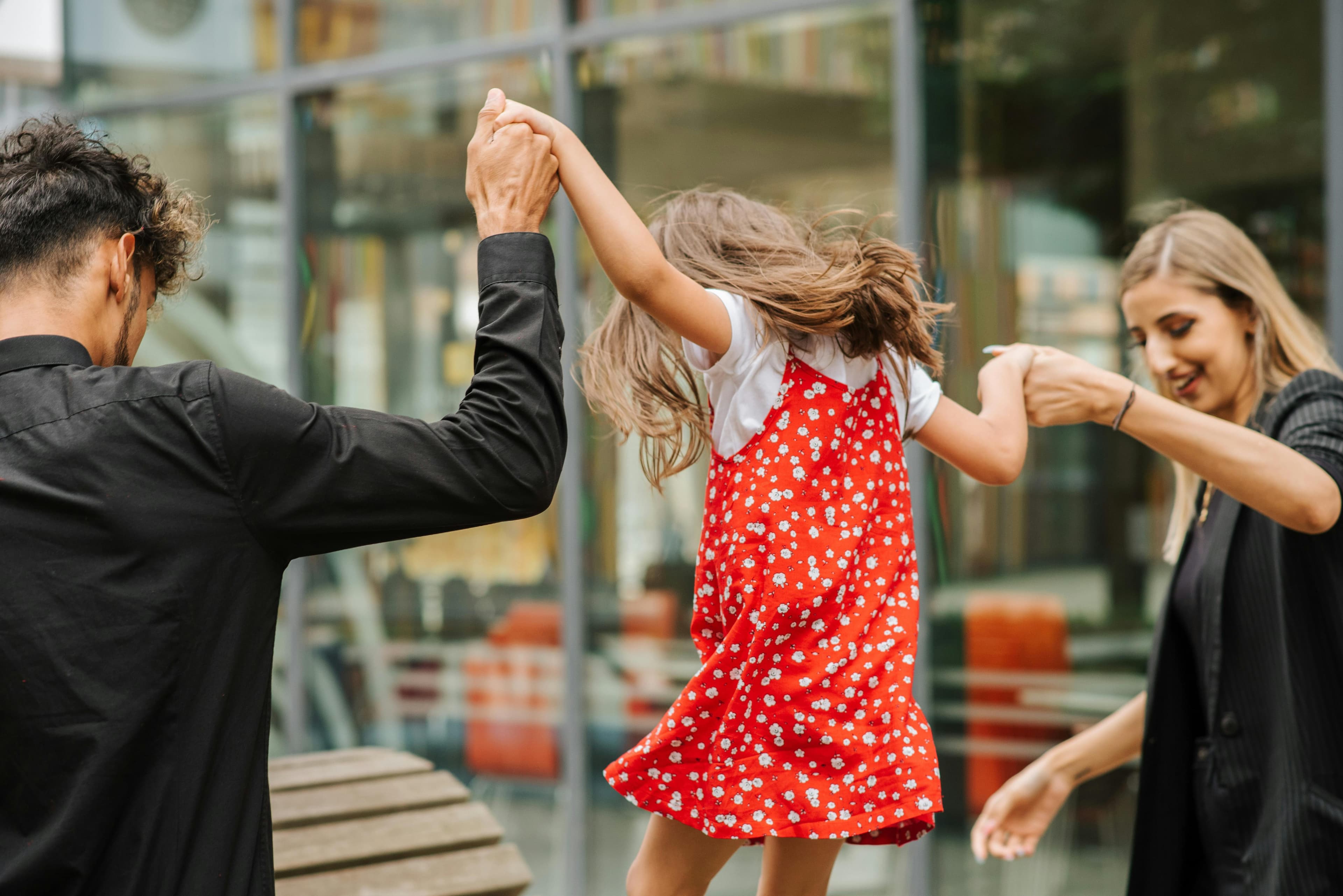 Parenting paralel. Cum îți crești copilul după divorț, fără conflicte