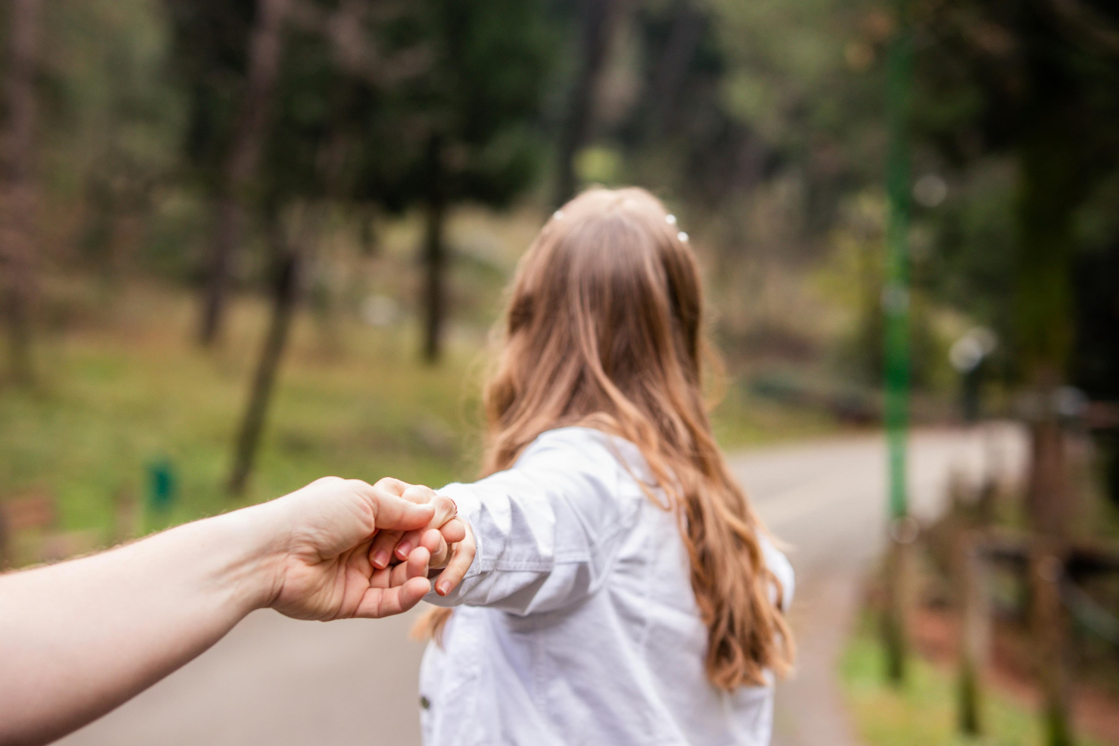 Parentingul democratic și efectele lui pe termen lung: Cum îți pregătești copilul pentru viață fără să îi afectezi încrederea
