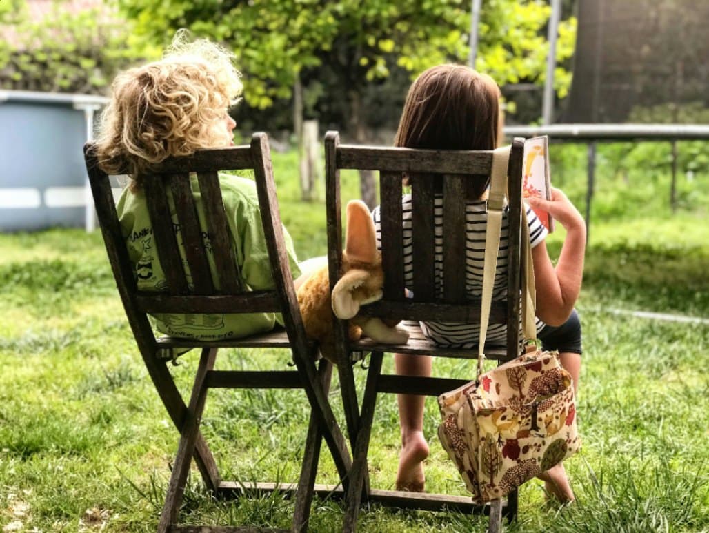 Parenting lent: Tendința pe care tot mai multe familii o adoptă vara aceasta